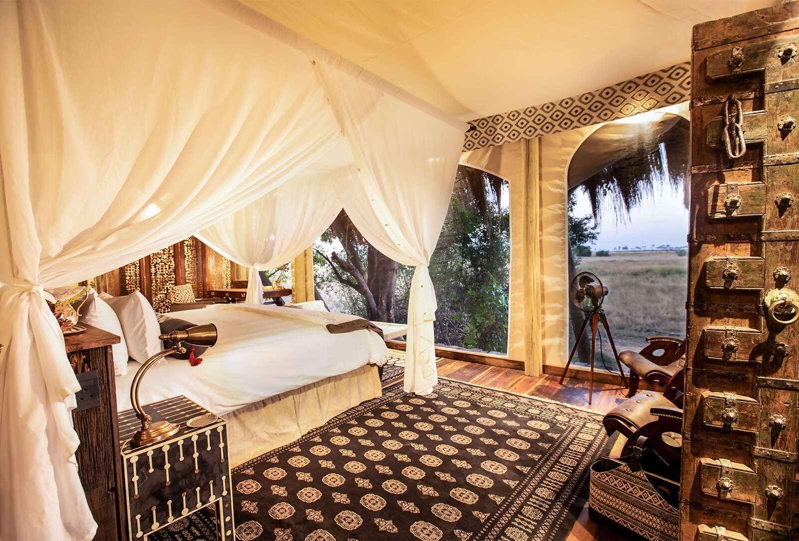 09Great-Plains-Selinda-Suite-Interior-room.jpg