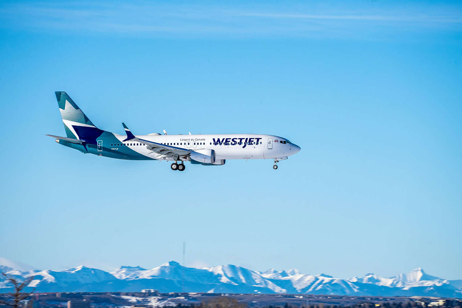 WestJet Strike Averted: Labour Minister Imposes Binding Arbitration