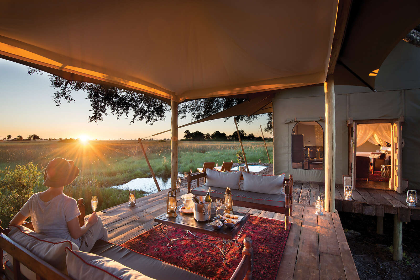 12Great-Plains-Duba-Plains-Camp-guest-suite-sala.jpg