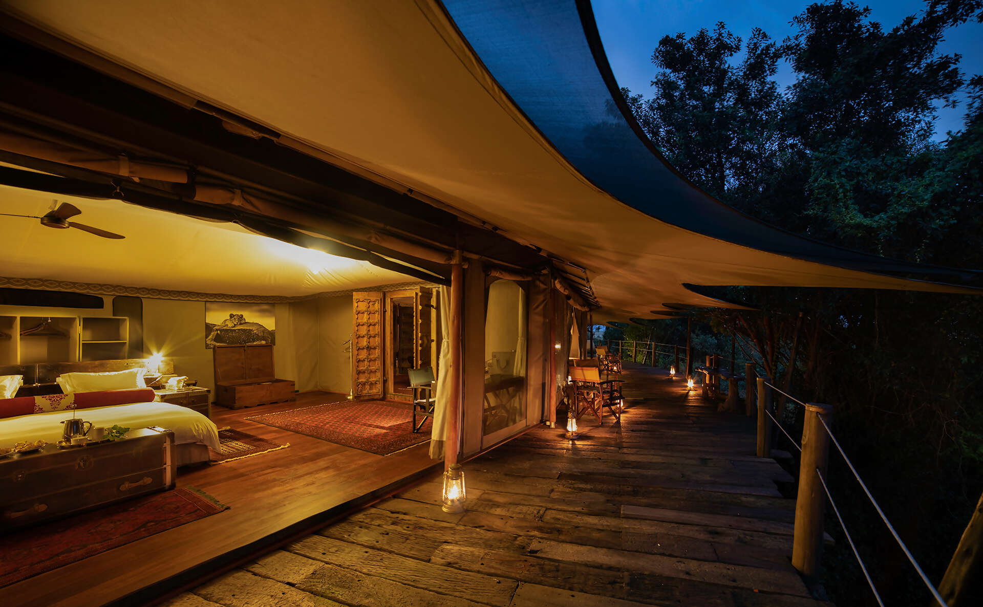 02Great-Plains-Jahazi-Suite-at-Mara-Plains-bedroom-from-deck.jpg