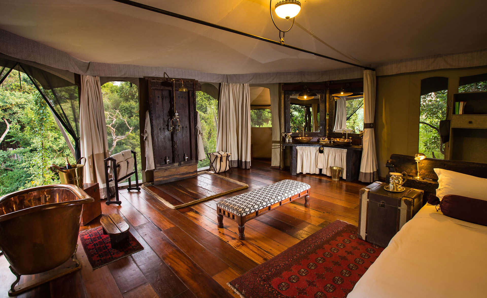 10Great-Plains-Mara-Plains-Camp-guest-suite-bathroom.jpg