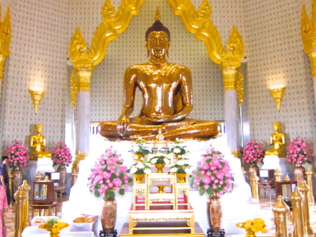 Face to Face with the World's Largest Solid Gold Buddha