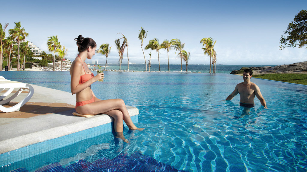 Riu Palace Peninsula pool