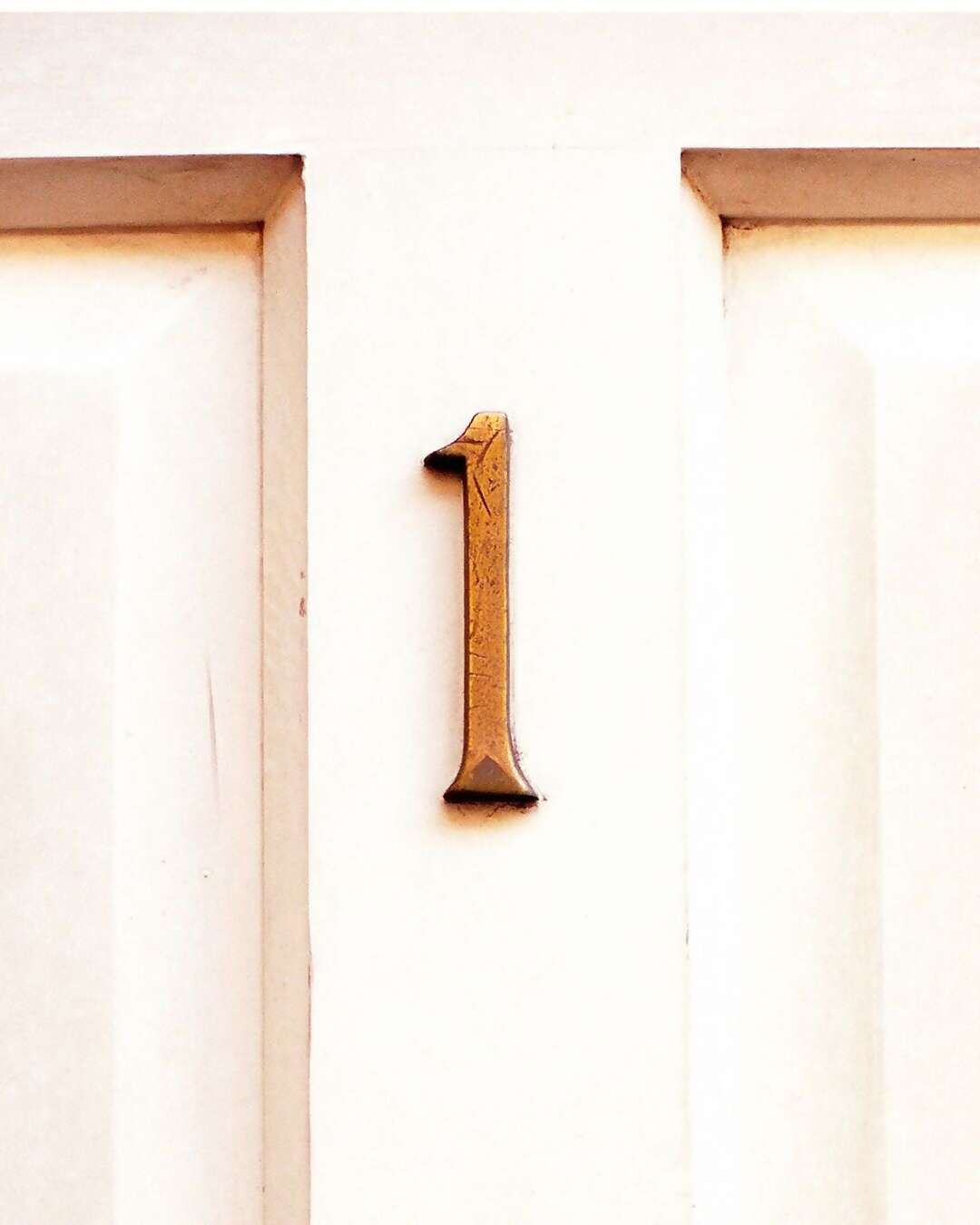 Open door #1 of our most festive 12 homes for the holidays to enter an igloo that will have you saying hyvästi to the winter blue