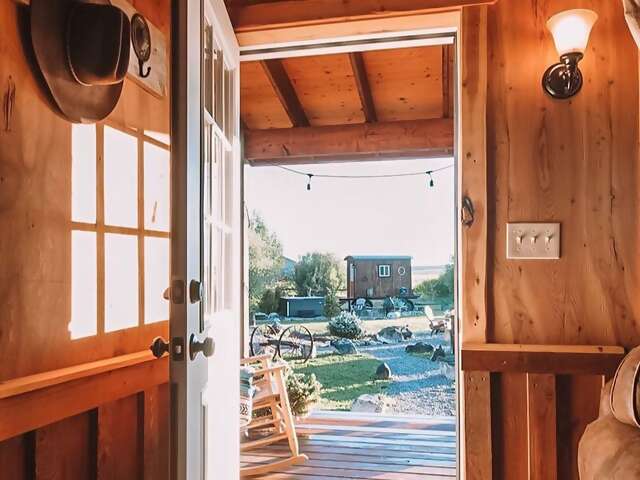 Superhost Ashley’s cabin was built to look like a Wild West saloon, minus the spittoon