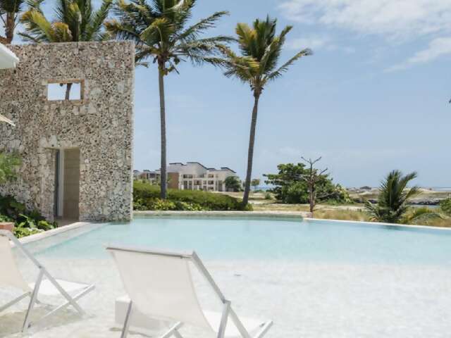 Start your stay at Villa Oceania with a welcome cocktail