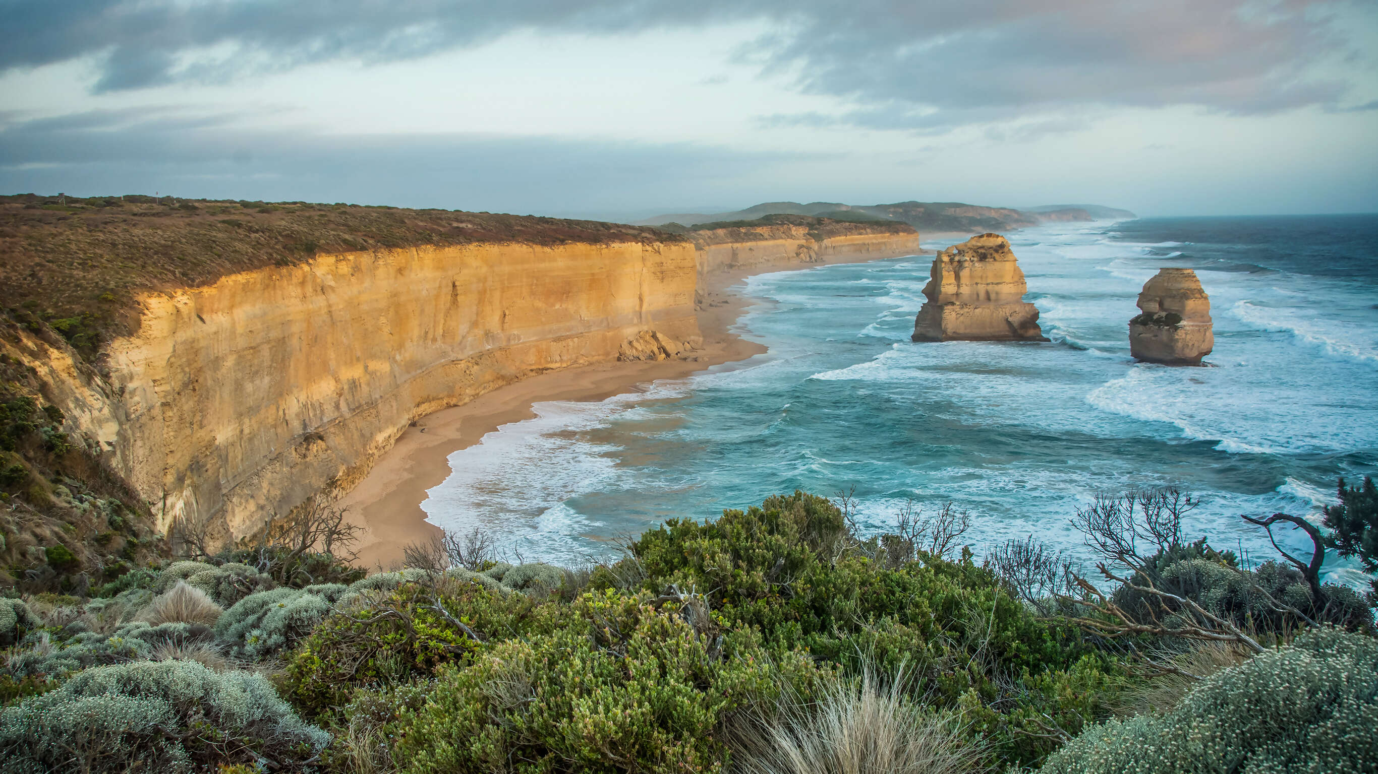 Melbourne, Outback & Uluru Adventure