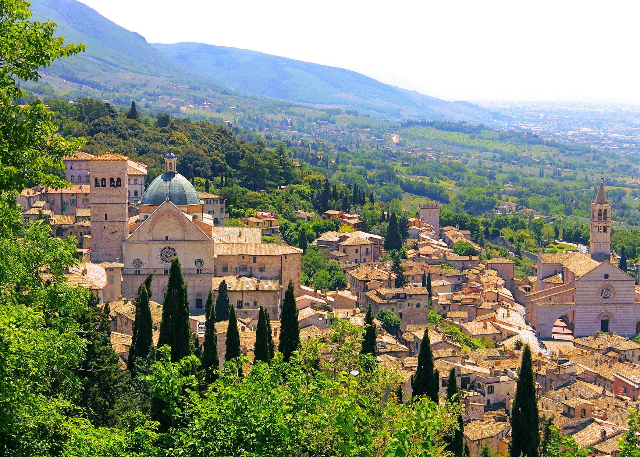 Tuscan & Umbrian Countryside featuring Italy's Charming Hill Towns